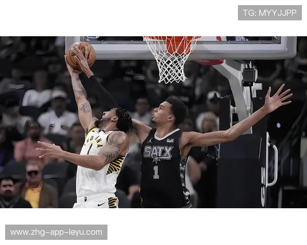 文班亚马低位单打，马刺锋线霸气十足