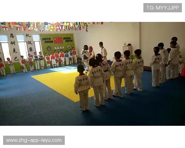 跆拳道学院完善青少年训练营的课程与家长沟通方案，跆拳道暑期培训